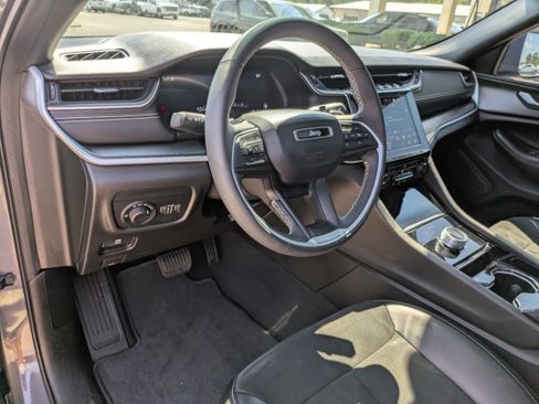 Used 2023 Jeep Grand Cherokee Altitude image 21