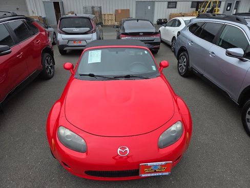 Used 2006 MAZDA MX-5 Miata Touring RWD image 4