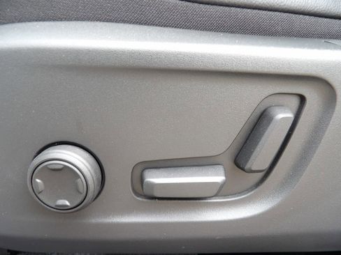 New 2025 Volvo XC40 B5 Ultra w/ Climate Package image 14