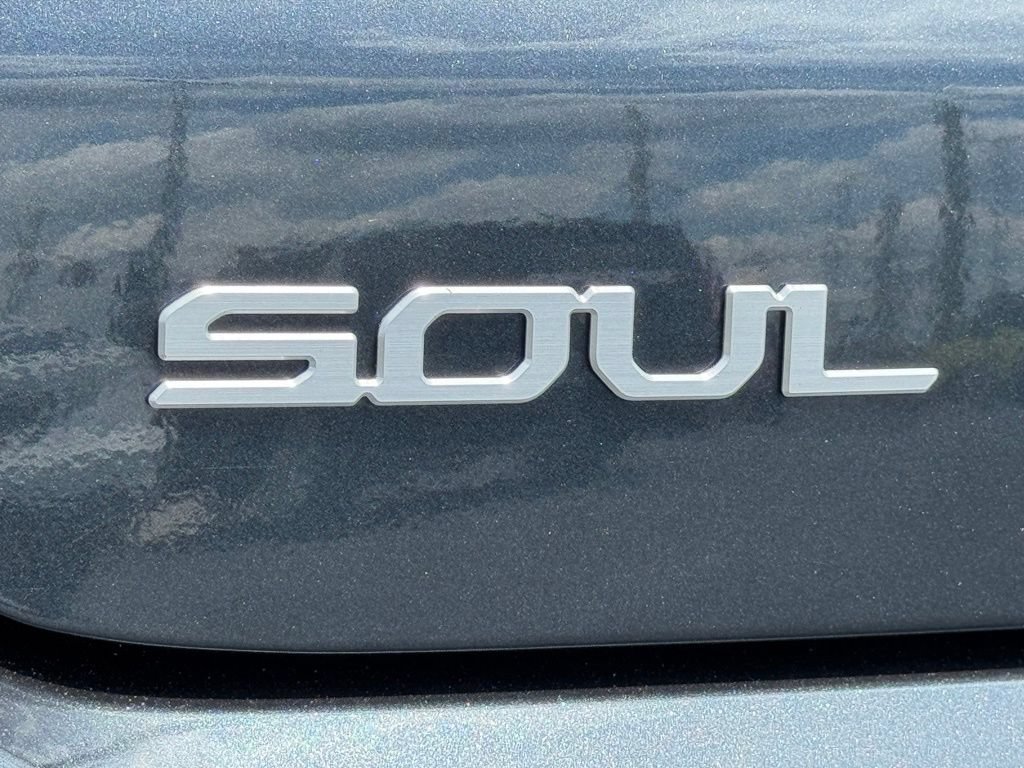Used 2025 Kia Soul LX FWD image 11