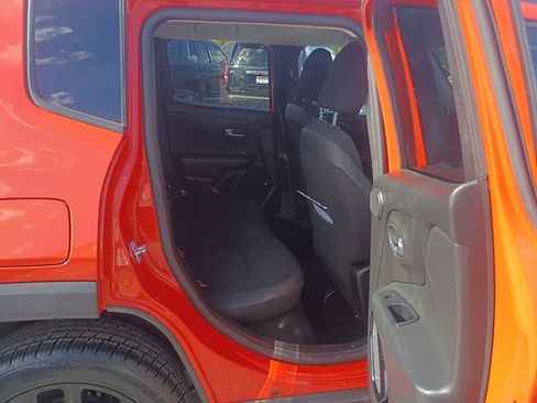 Used 2017 Jeep Renegade Latitude AWD/4WD image 12