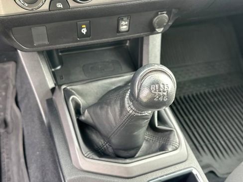 Used 2017 Toyota Tacoma TRD Off-Road image 23