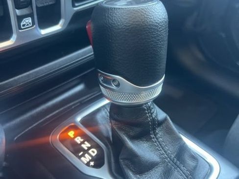 Used 2025 Jeep Wrangler Unlimited Sahara AWD/4WD image 16