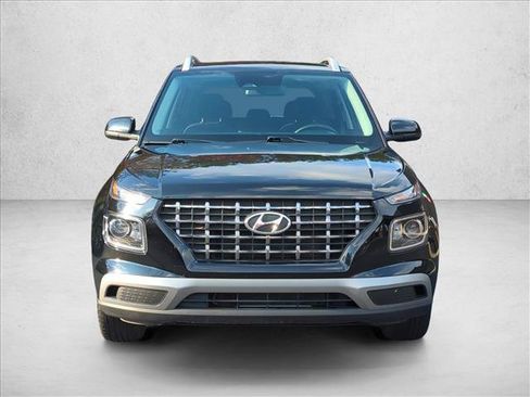 Used 2024 Hyundai Venue SEL image 2