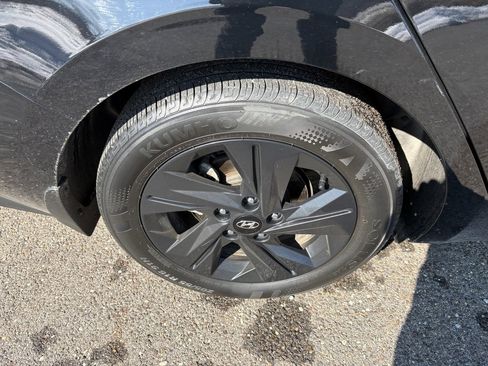 Used 2023 Hyundai Elantra SEL image 11