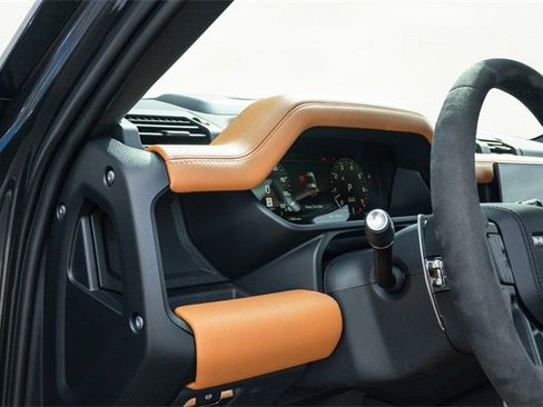 Used 2024 Land Rover Defender 90 Carpathian Edition image 36