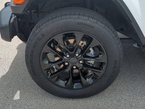 Used 2025 Jeep Wrangler Unlimited Sahara AWD/4WD image 12