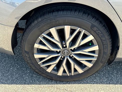 Used 2024 Nissan Altima 2.5 SV FWD image 17