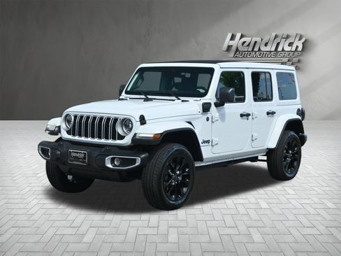 Used 2025 Jeep Wrangler Unlimited Sahara w/ Safety Group AWD/4WD image 5