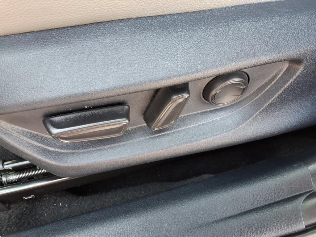 Used 2025 Toyota Camry SE FWD image 15