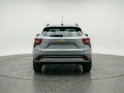 Used 2025 Chevrolet Trax LT w/ LT Convenience Package image 7