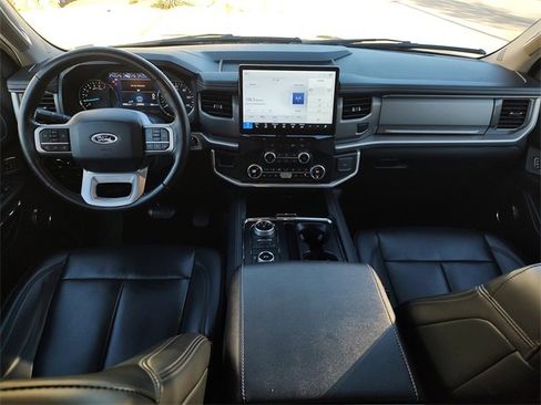Used 2024 Ford Expedition Max XLT image 12