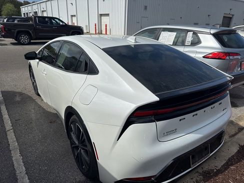 Used 2024 Toyota Prius XLE image 4