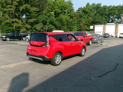 Used 2025 Kia Soul LX FWD image 6