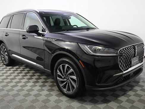 Certified 2025 Lincoln Aviator AWD image 8