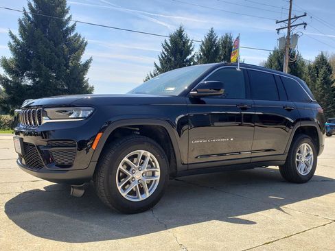 New 2025 Jeep Grand Cherokee Laredo X w/ Luxury Tech Group I AWD/4WD image 8
