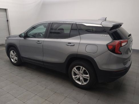 Used 2024 GMC Terrain SLE image 3