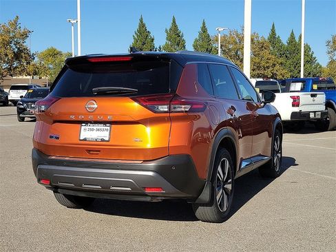 Used 2023 Nissan Rogue SL w/ SL Premium Package image 10