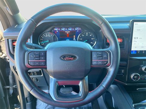 Used 2022 Ford Expedition Limited image 11