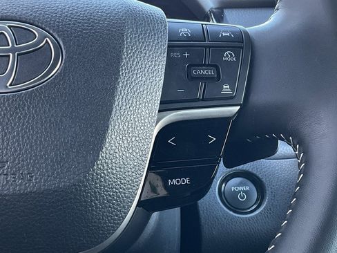 Used 2025 Toyota Camry SE image 22