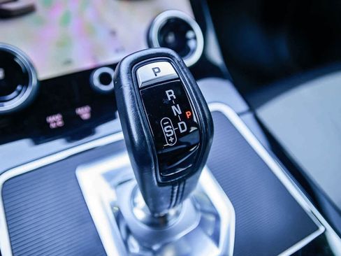 Used 2022 Land Rover Range Rover Evoque R-Dynamic SE image 24