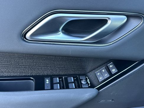 Certified 2025 Land Rover Range Rover Velar Dynamic SE image 10