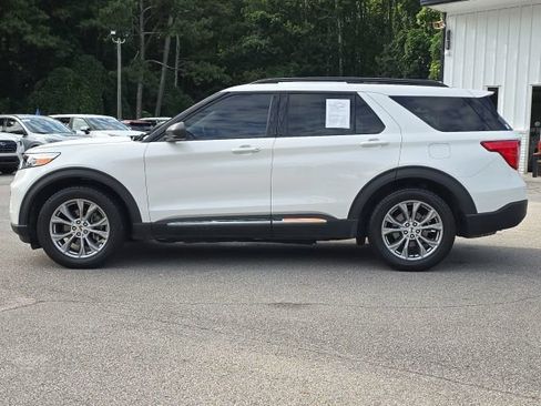 Used 2022 Ford Explorer XLT w/ Equipment Group 202A RWD image 3