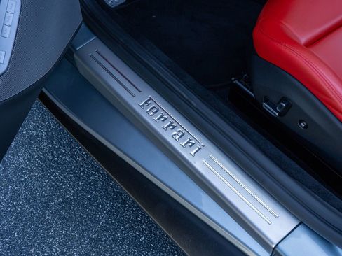 Certified 2019 Ferrari Portofino image 30