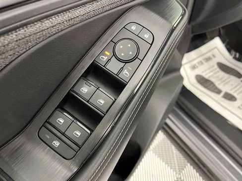 Used 2023 Nissan Rogue SV image 30