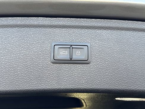 Used 2024 Audi SQ5 Premium w/ Convenience Package image 7