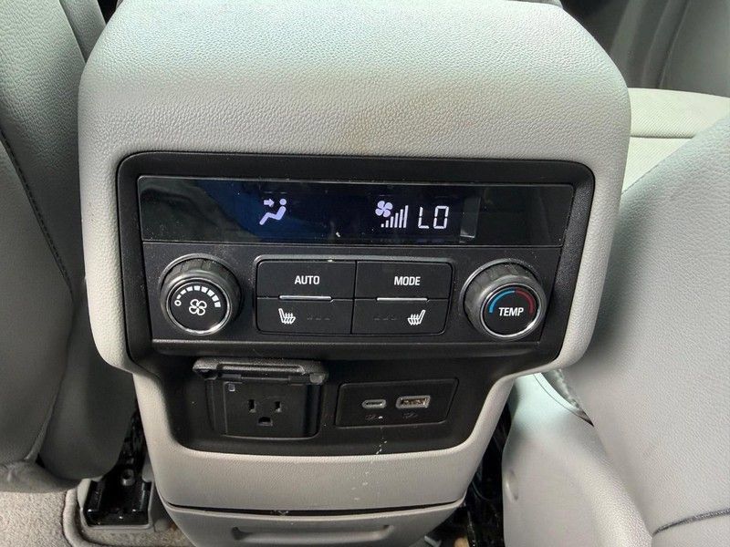 Used 2023 GMC Acadia SLT w/ Preferred Package AWD/4WD image 11