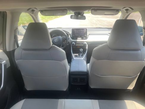 Used 2019 Toyota RAV4 XLE Premium FWD image 14