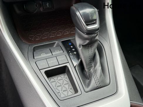 Used 2020 Toyota RAV4 Limited w/ Limited Grade Weather Package FWD image 29