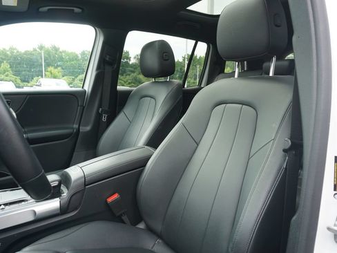 Used 2023 Mercedes-Benz GLB 250 4MATIC image 11