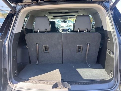 Used 2023 GMC Acadia SLT image 18