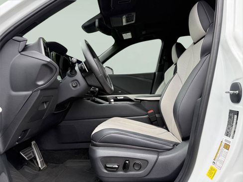 Certified 2025 Lexus TX 500h AWD w/ Technology Package image 9