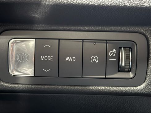 Used 2025 Chevrolet Traverse LT w/ Driver Confidence Package AWD/4WD image 25