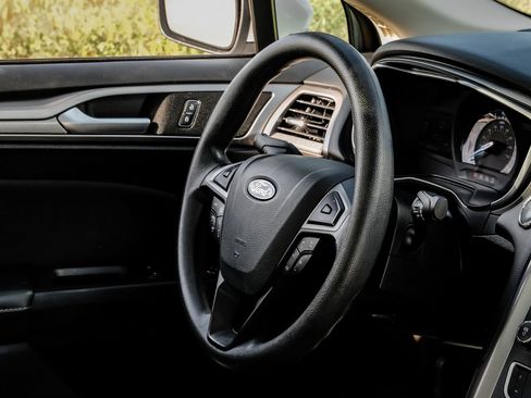 Used 2019 Ford Fusion SE FWD image 13