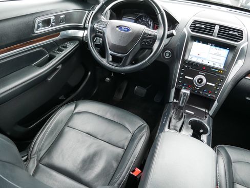 Used 2017 Ford Explorer Limited AWD/4WD image 9