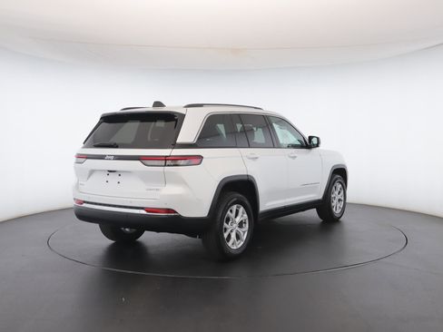 Used 2023 Jeep Grand Cherokee Limited image 25