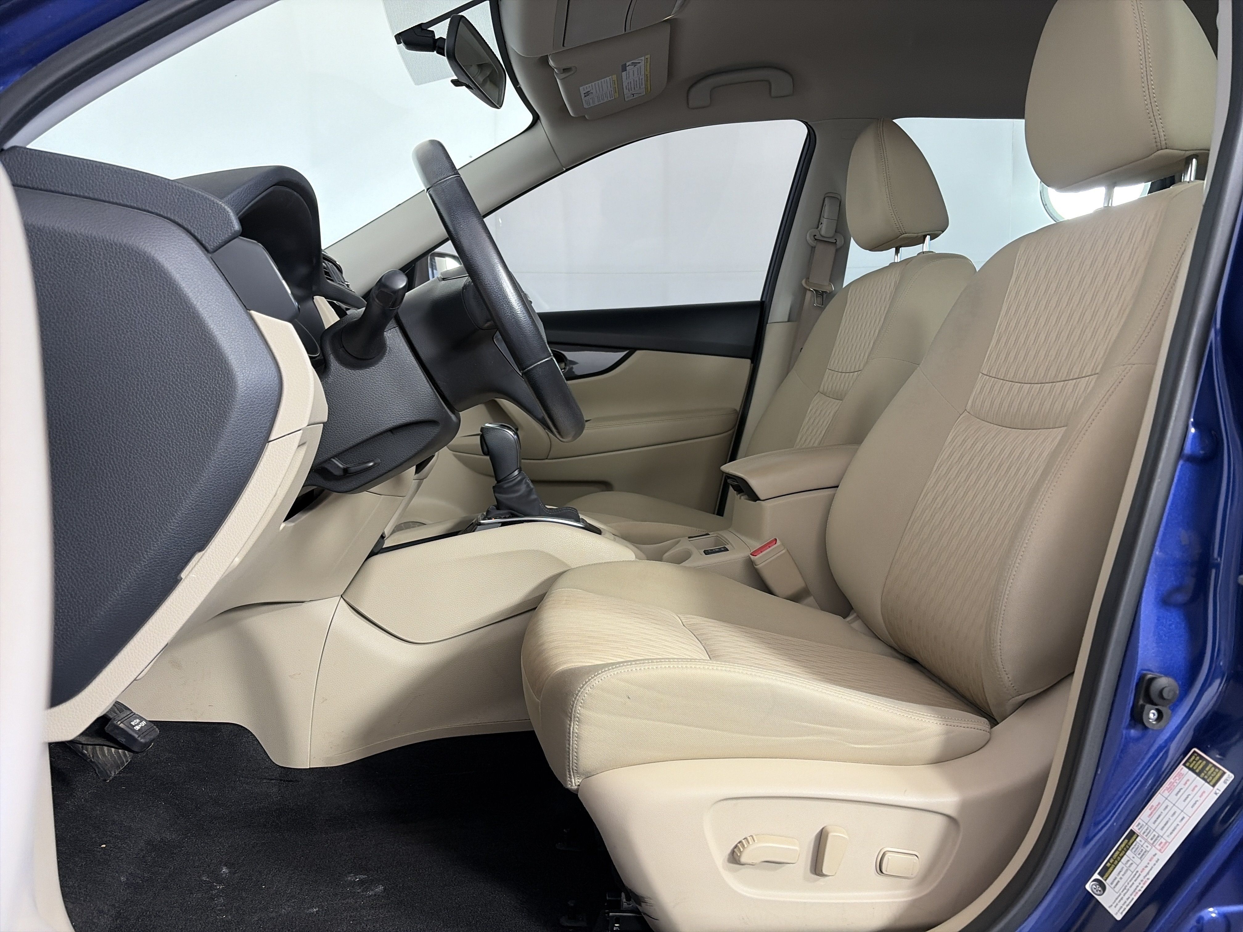 Used 2018 Nissan Rogue SV FWD image 6