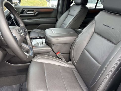 Certified 2025 GMC Yukon Denali image 16