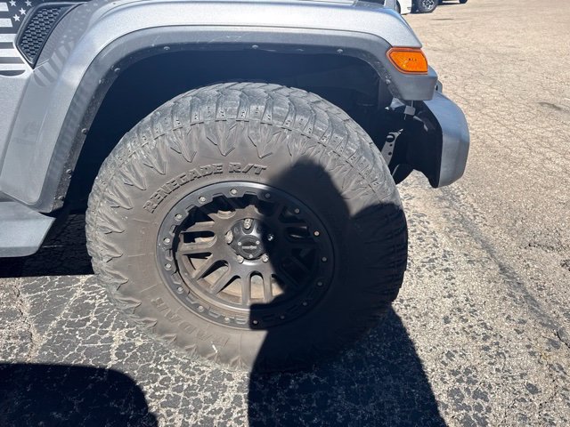 Used 2020 Jeep Gladiator Overland AWD/4WD image 4