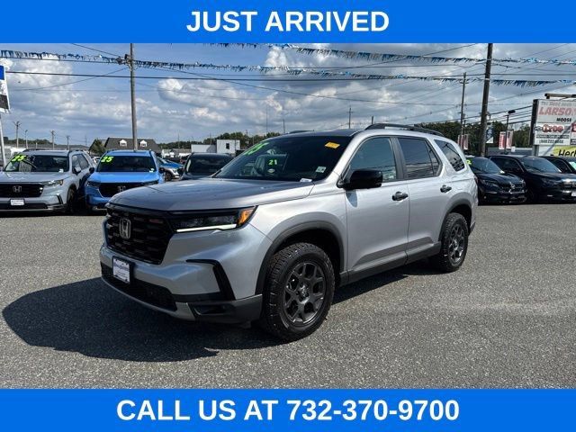 Used 2025 Honda Pilot TrailSport image 1