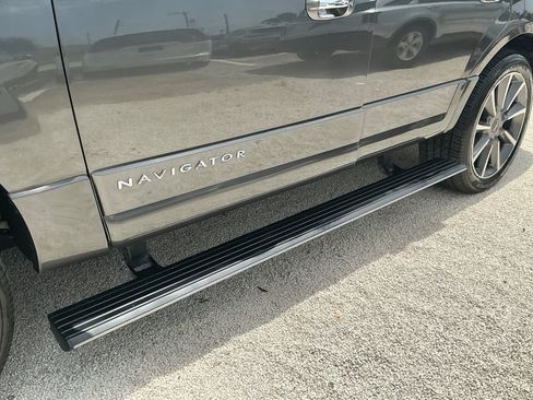 Used 2017 Lincoln Navigator Reserve image 49