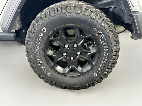 Used 2023 Jeep Wrangler Unlimited w/ 8.4" Radio Group AWD/4WD image 11