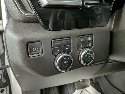 Certified 2022 GMC Sierra 1500 SLT w/ SLT Convenience Package image 21