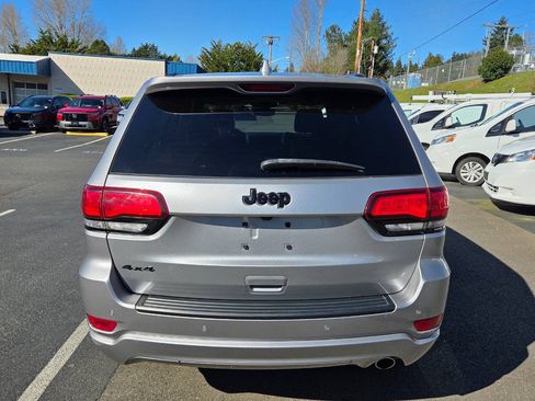 Used 2020 Jeep Grand Cherokee Altitude AWD/4WD image 6