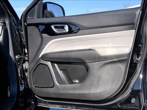 Certified 2025 Jeep Compass Limited w/ Elite Group image 21