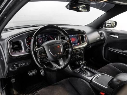 Used 2019 Dodge Charger R/T w/ Plus Group RWD image 4